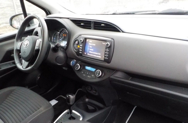 Toyota Yaris cena 34900 przebieg: 30137, rok produkcji 2018 z Ożarów Mazowiecki małe 326